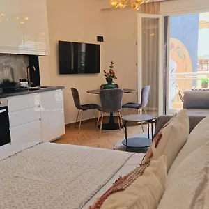 Luxury In Downtown Of Perea Apartament Peraía