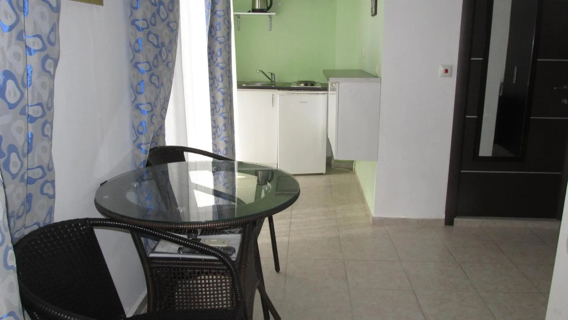 Apartments And Studios In Cote D'Azure Słoneczny Brzeg